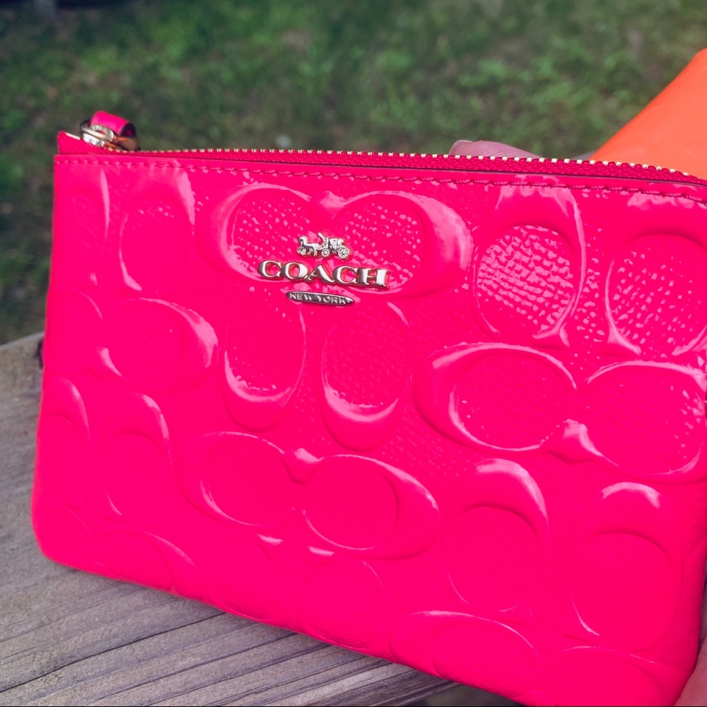 Authentic COACH patent signature logo wristlet ❤️ - Picture 4 of 10